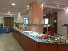 Desayuno buffet incluido todos los días 