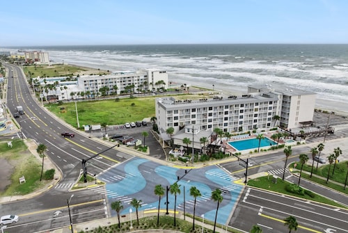 Howard Johnson by Wyndham Oceanfront Daytona Beach
