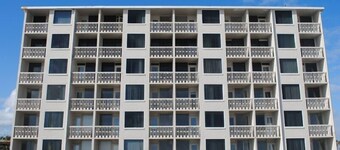 Howard Johnson by Wyndham Oceanfront Daytona Beach