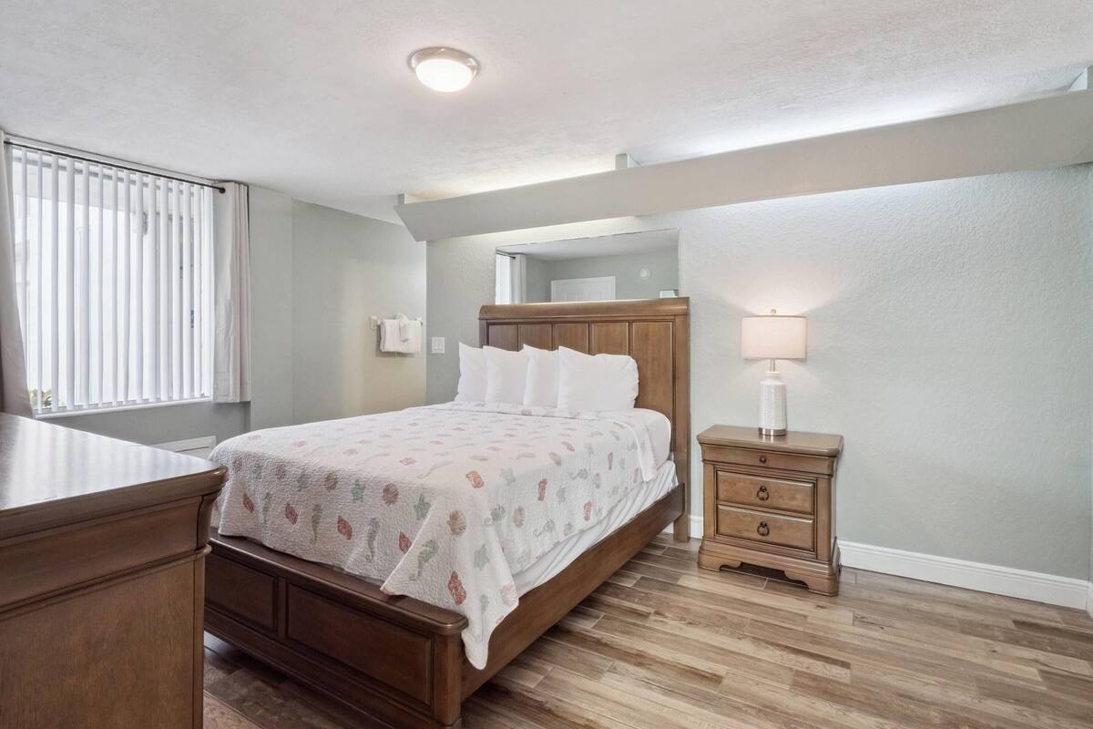 Habitación, 1 cama de matrimonio con sofá cama, no fumadores, frente al mar (Kitchenette) | Tabla de planchar con plancha, cunas, camas supletorias y wifi gratis