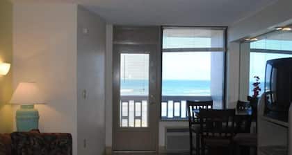 Howard Johnson by Wyndham Oceanfront Daytona Beach