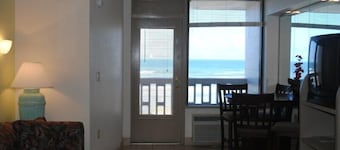 Howard Johnson by Wyndham Oceanfront Daytona Beach