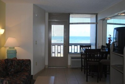 Howard Johnson by Wyndham Oceanfront Daytona Beach