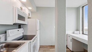 Deluxe-Zimmer, 1 Queen-Bett und Schlafsofa, Nichtraucher, Meerseite (Kitchenette)