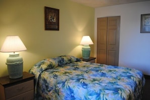 Iron/ironing board, cots/infant beds, rollaway beds, free WiFi - Howard Johnson by Wyndham Oceanfront Daytona Beach (Daytona Beach)