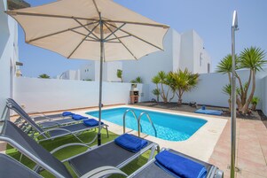 Outdoor pool, pool umbrellas, sun loungers