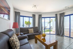 Lcd-televisie en een dvd-speler