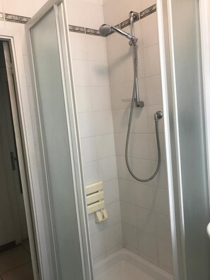 تجهيزات دش، مجففات شعر، مناشف