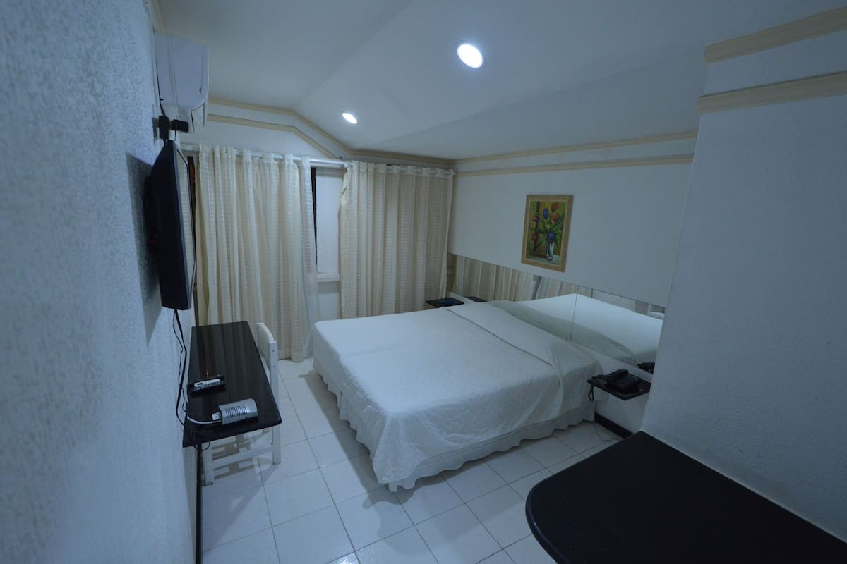 Minibar, rollaway beds, free WiFi