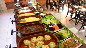 Aamiainen, lounas ja illallinen