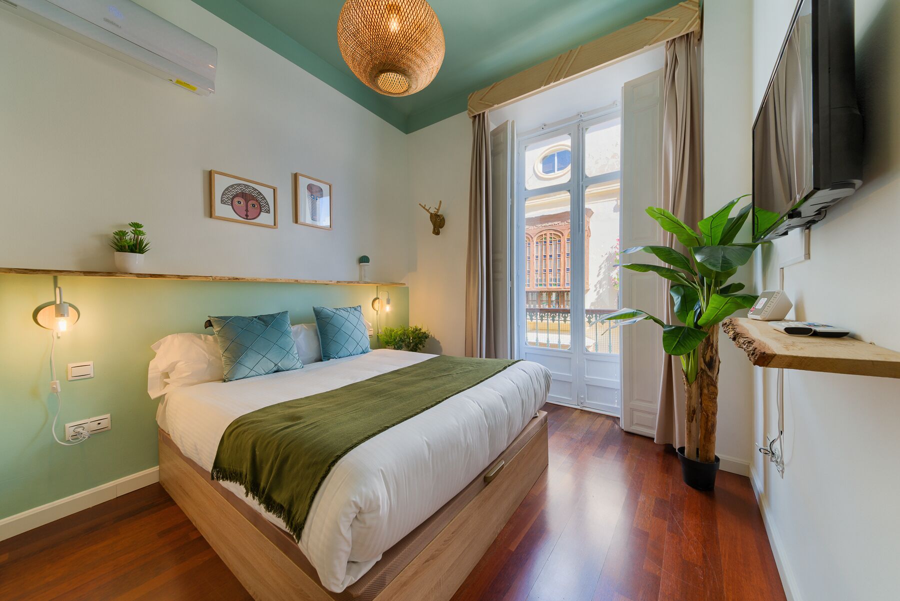 Design Studio | Premium bedding, individually decorated, individually furnished