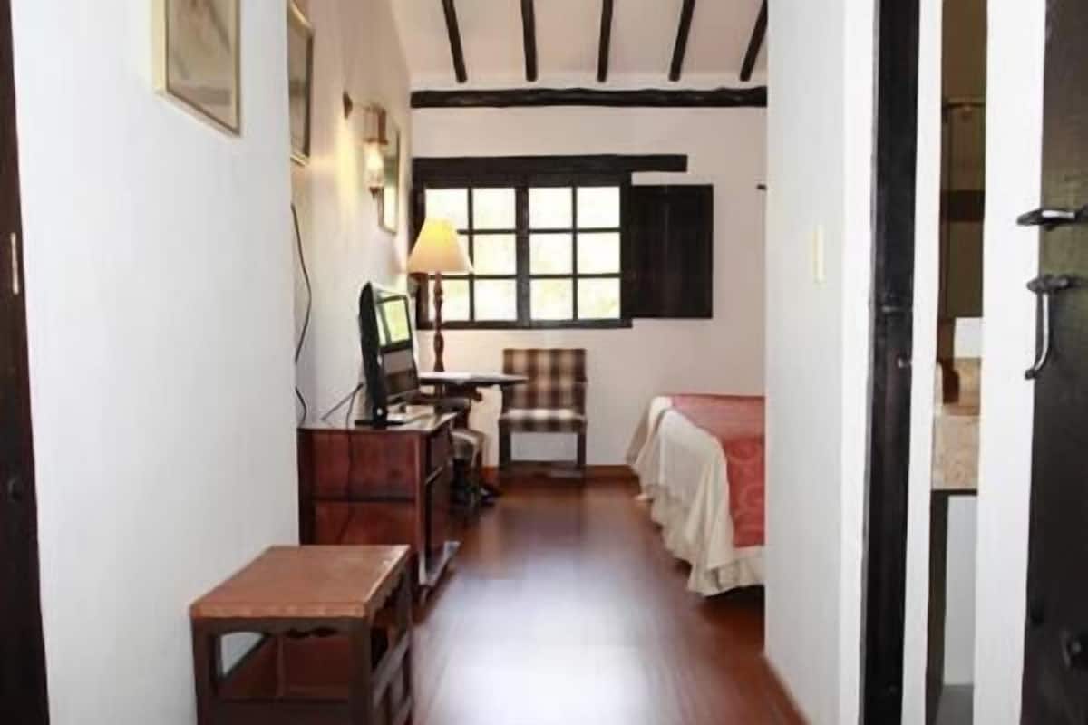 Premium bedding, in-room safe, free WiFi, bed sheets