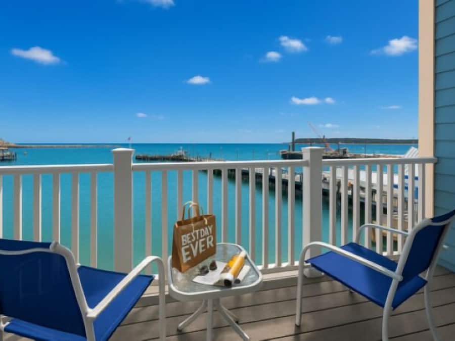 Waterview Balcony Suite Two Queen Beds - Bicycle Street Inn | Exterior