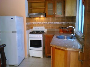 大冰箱、炉灶、厨具/餐具