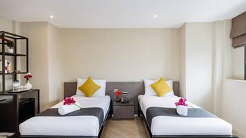 Superior Hollywood with window | Minibar, in-room safe, blackout curtains, free WiFi