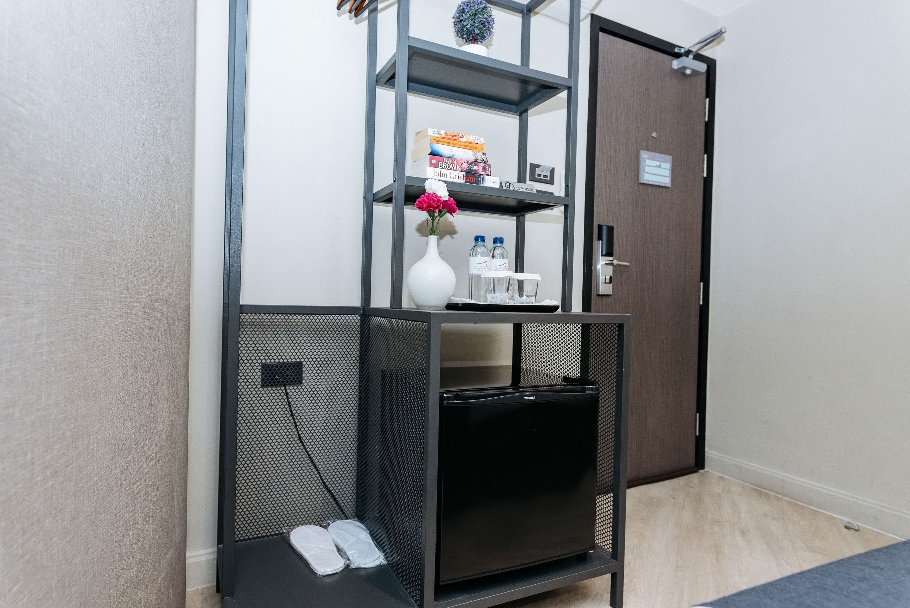 standard queen without window | room amenity