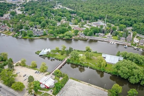 An aerial view of a lakeside property with a dock, a small building, and a parking area. - Edgewater Resorts - Edgewater Cottages (Wasaga Beach)