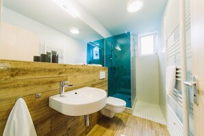 Appart'hôtel Classique, 2 chambres, non-fumeur, terrasse | Salle de bain