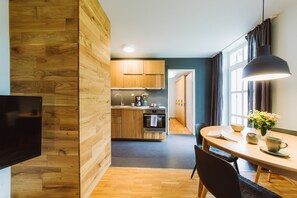 Classic Condo, 2 Bedrooms, Non Smoking, Terrace | Living room