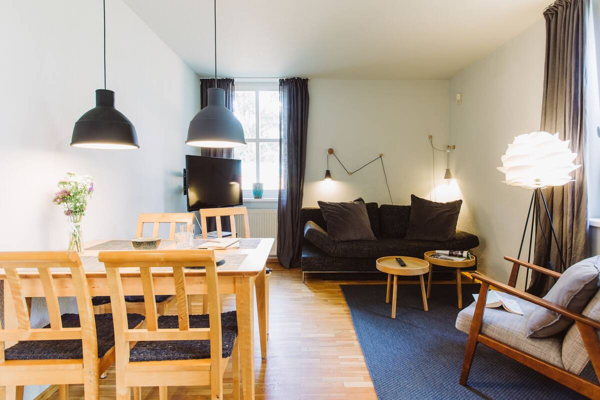 Condo clásico, 1 habitación, con acceso para personas discapacitadas, para no fumadores | Sala de estar | Televisión de pantalla plana de 40 pulgadas con canales vía satélite 