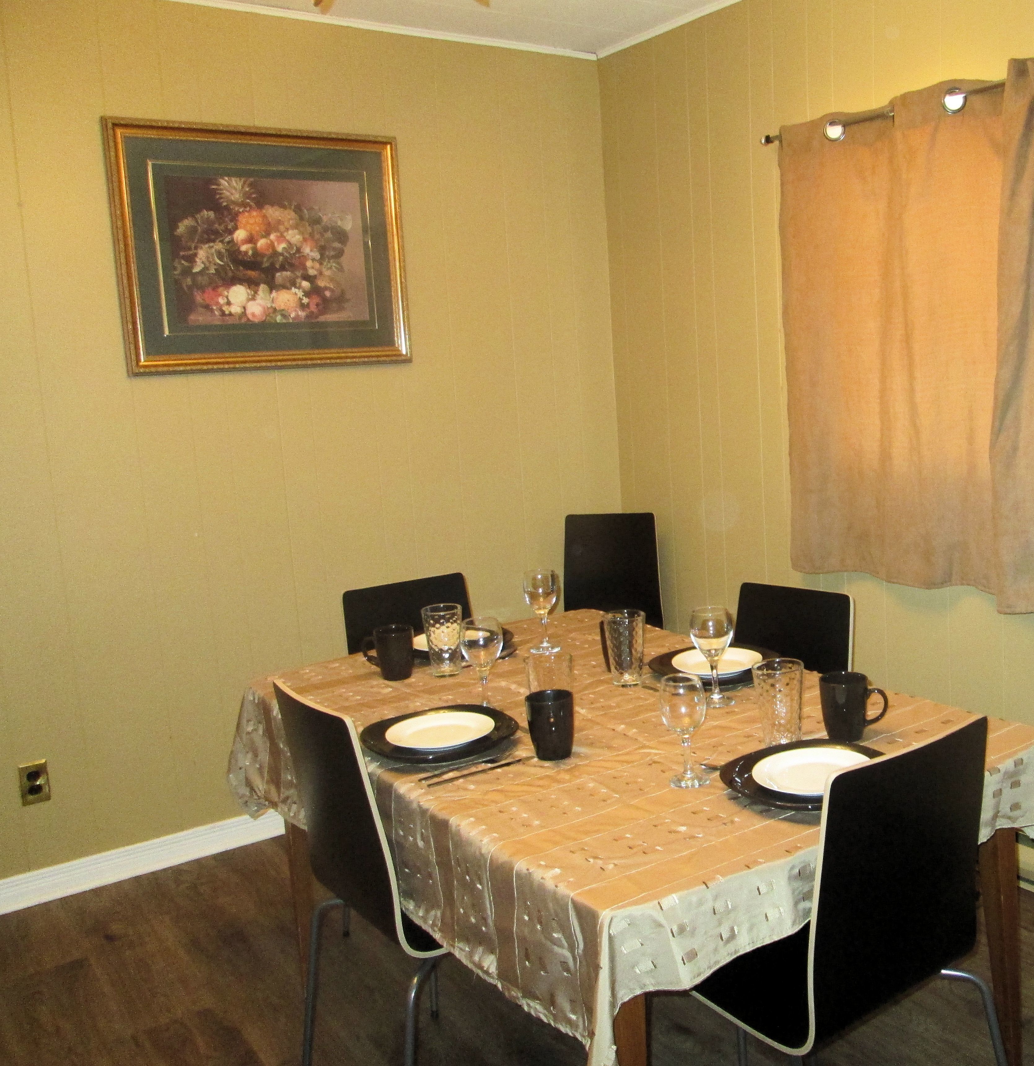 Bungalow phong cách cổ điển, 3 phòng ngủ, bếp | Khu vực ăn uống tại phòng