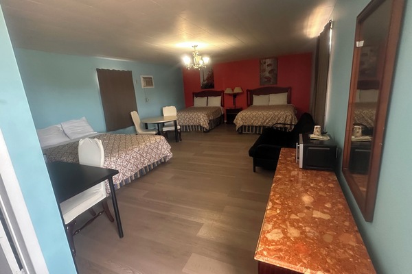 Family Room, Multiple Beds | Desk, WiFi (free), bed sheets