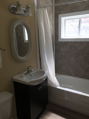 Family Suite, 2 Bathrooms | Bathroom | Towels