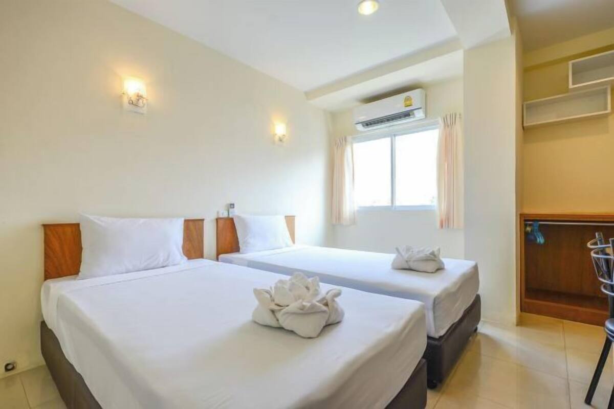 Hypo-allergenic bedding, desk, laptop workspace, free WiFi