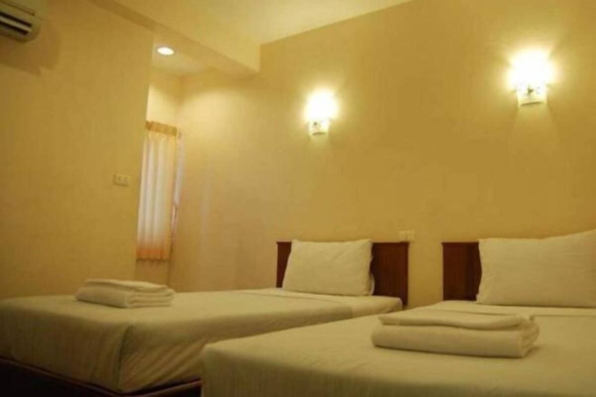 Hypo-allergenic bedding, desk, laptop workspace, free WiFi