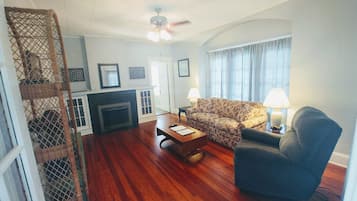 Cottage, 1 Queen, 2 Twins, Sleeper Sofa, Pet Friendly (235 Cottage) (Ground Floor) | Living room