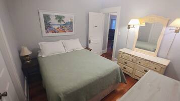 Cottage, 1 Queen, 2 Twins, Sleeper Sofa, Pet Friendly (235 Cottage) (Ground Floor) | Décoration personnalisée, ameublement personnalisé