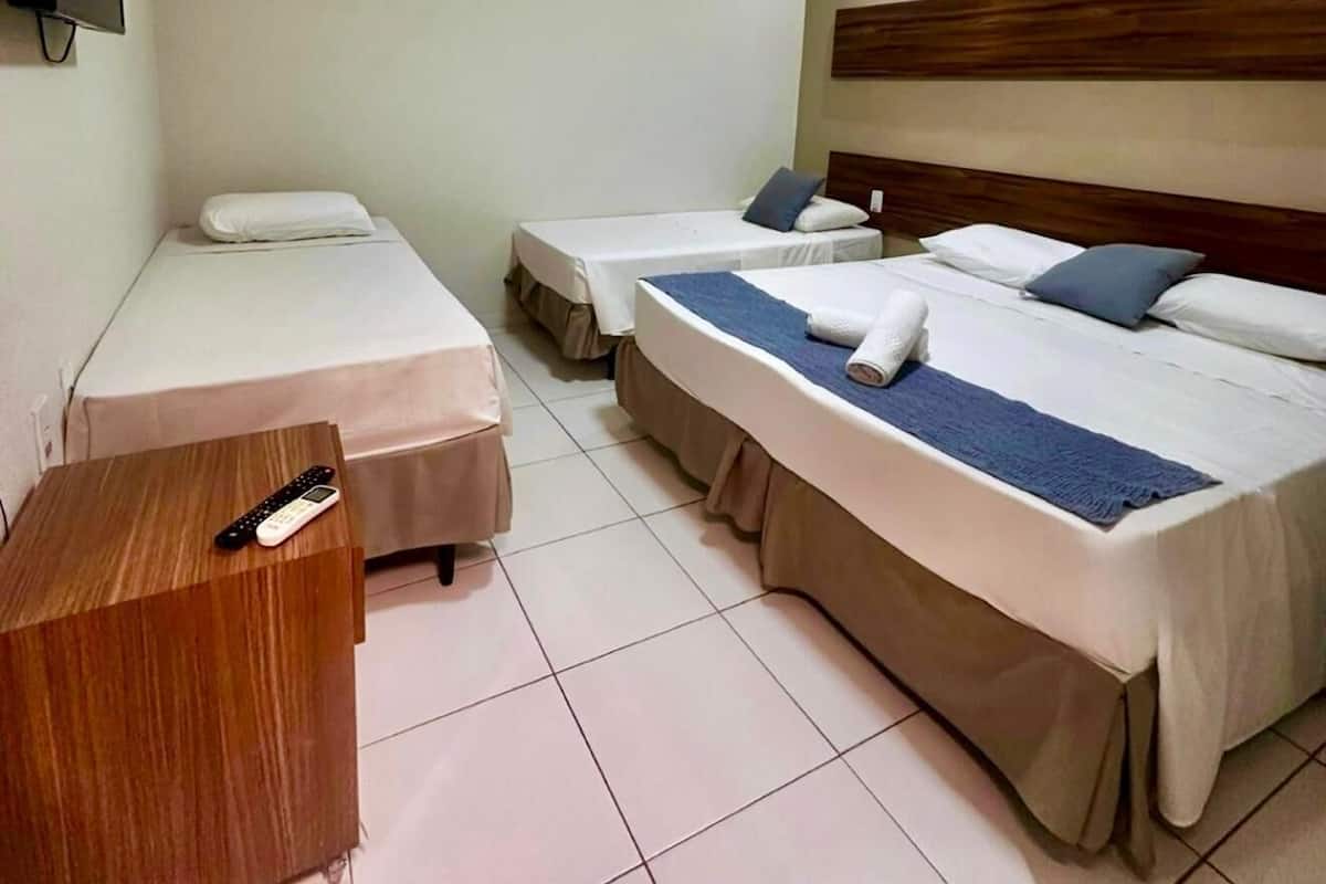 Quadruple Room | Minibar, free WiFi, bed sheets