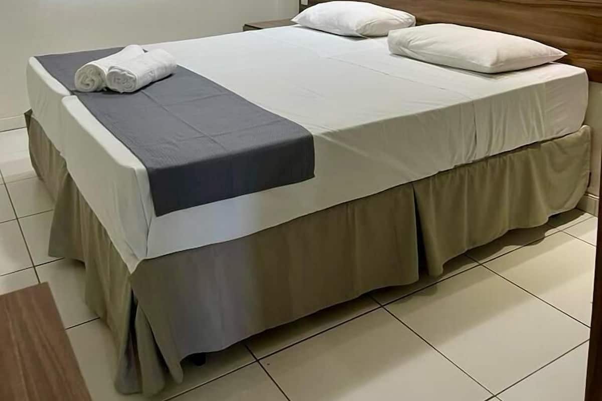 Minibar, free WiFi, bed sheets