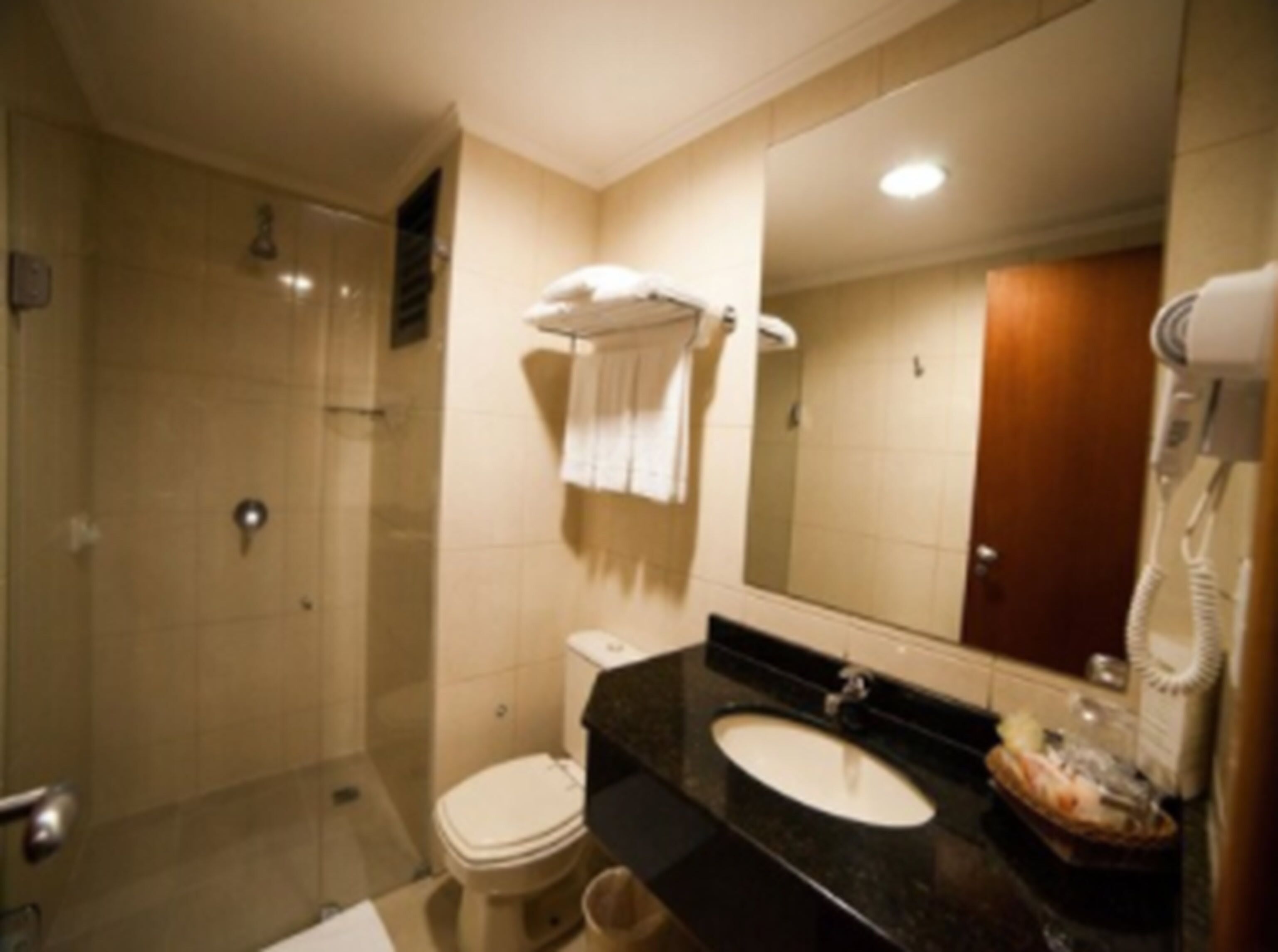 twin room | bathroom | shower, free toiletries, hair dryer, towels
