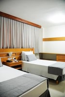 Ropa de cama hipoalergénica, minibar, escritorio y cortinas blackout 
