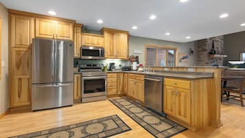 Villa #16 - 5 Bedrooms, 3.5 Bathrooms | Private kitchen | Fridge, microwave, oven, stovetop
