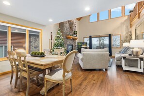 Villa #19 - 5 Bedrooms, 3.5 Bathrooms | Dining room - Wilderness Resort Villas (Pequot Lakes)