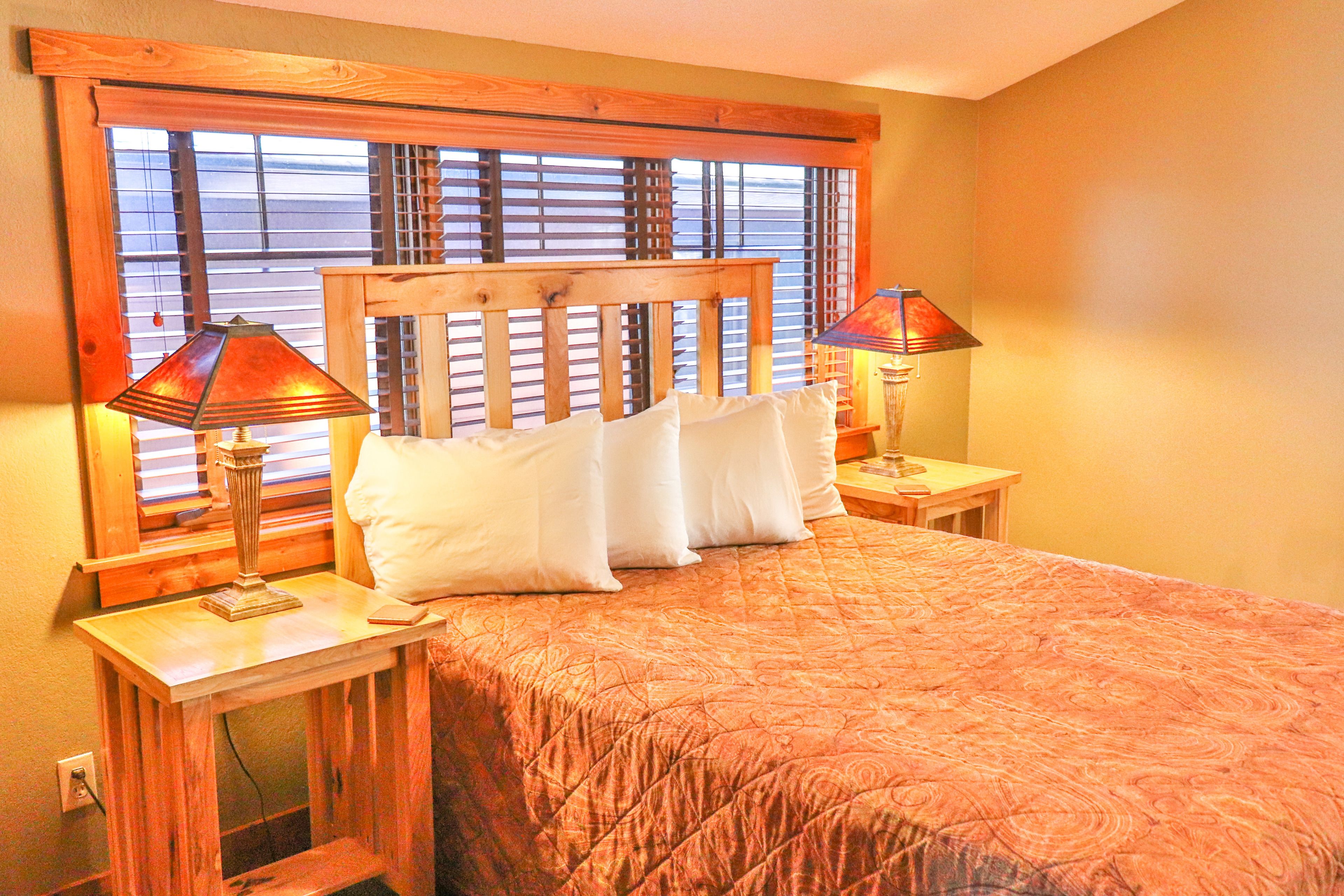 cottage, 2 bedrooms, fireplace | desk, blackout curtains, iron/ironing board, free wifi