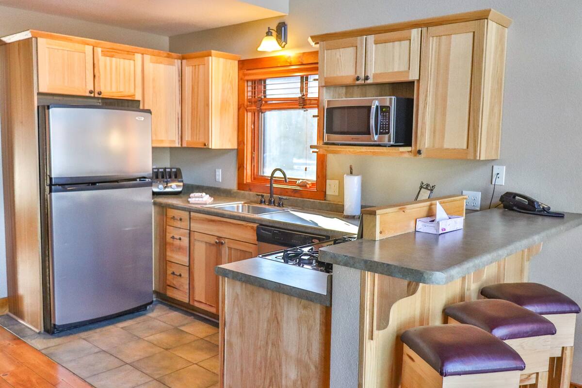 microwave, coffee/tea maker