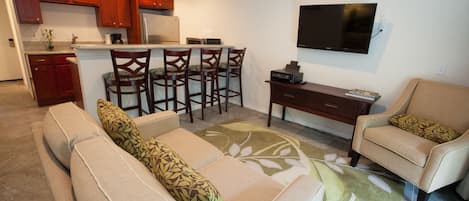 Appart'hôtel Deluxe, 2 chambres, balcon, vue jardin | Salle de séjour