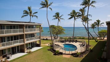 2 outdoor pools