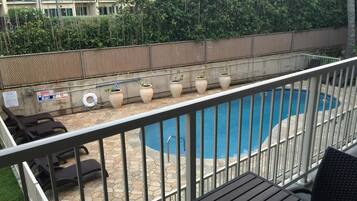 2 outdoor pools