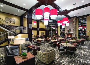 Lobby sitting area - ClubHouse Hotel & Suites - Fargo (Fargo)