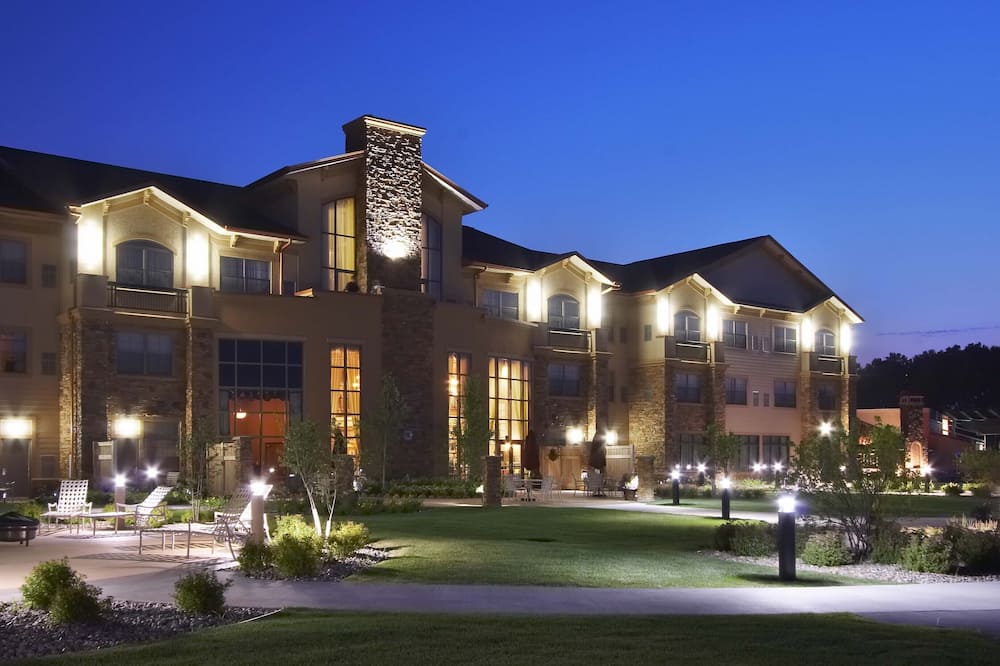 luxury hotels in Fargo
