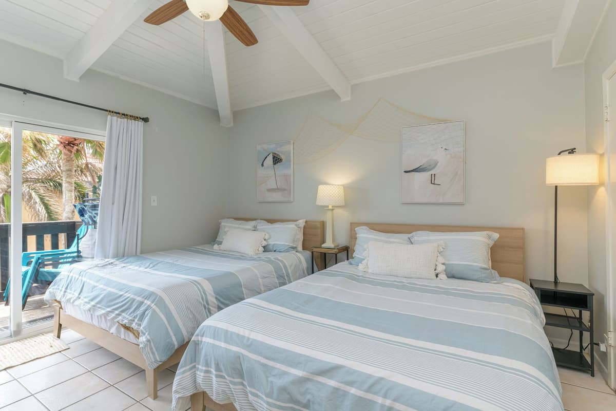 1 bedroom, individually decorated, individually furnished