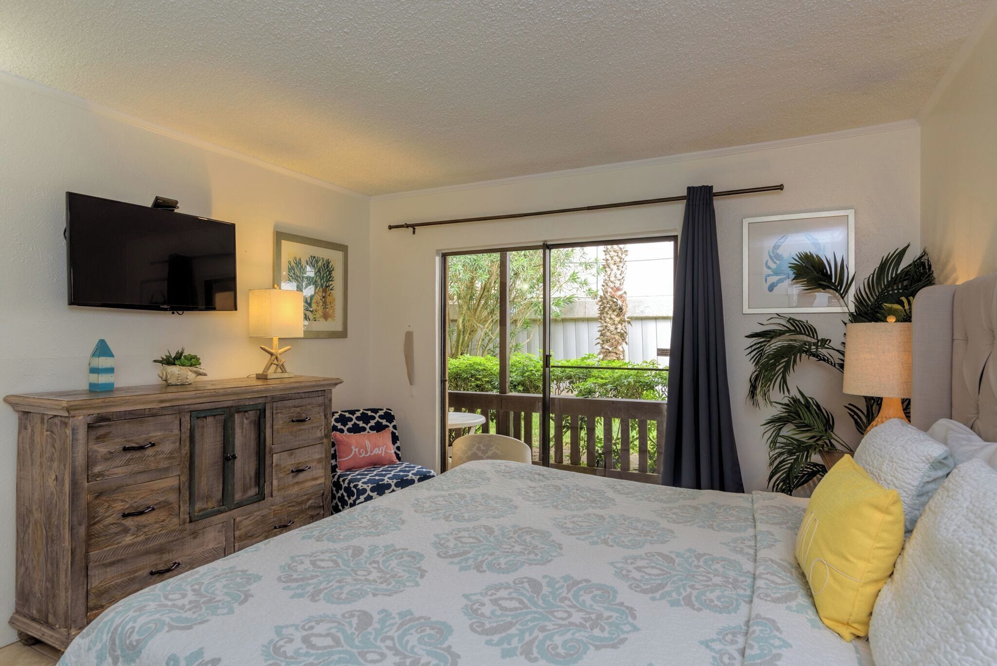 Standaard appartement, 1 kingsize bed met slaapbank, uitzicht op resort, op benedenverdieping | 1 slaapkamer, individueel gedecoreerd, individueel gemeubileerd