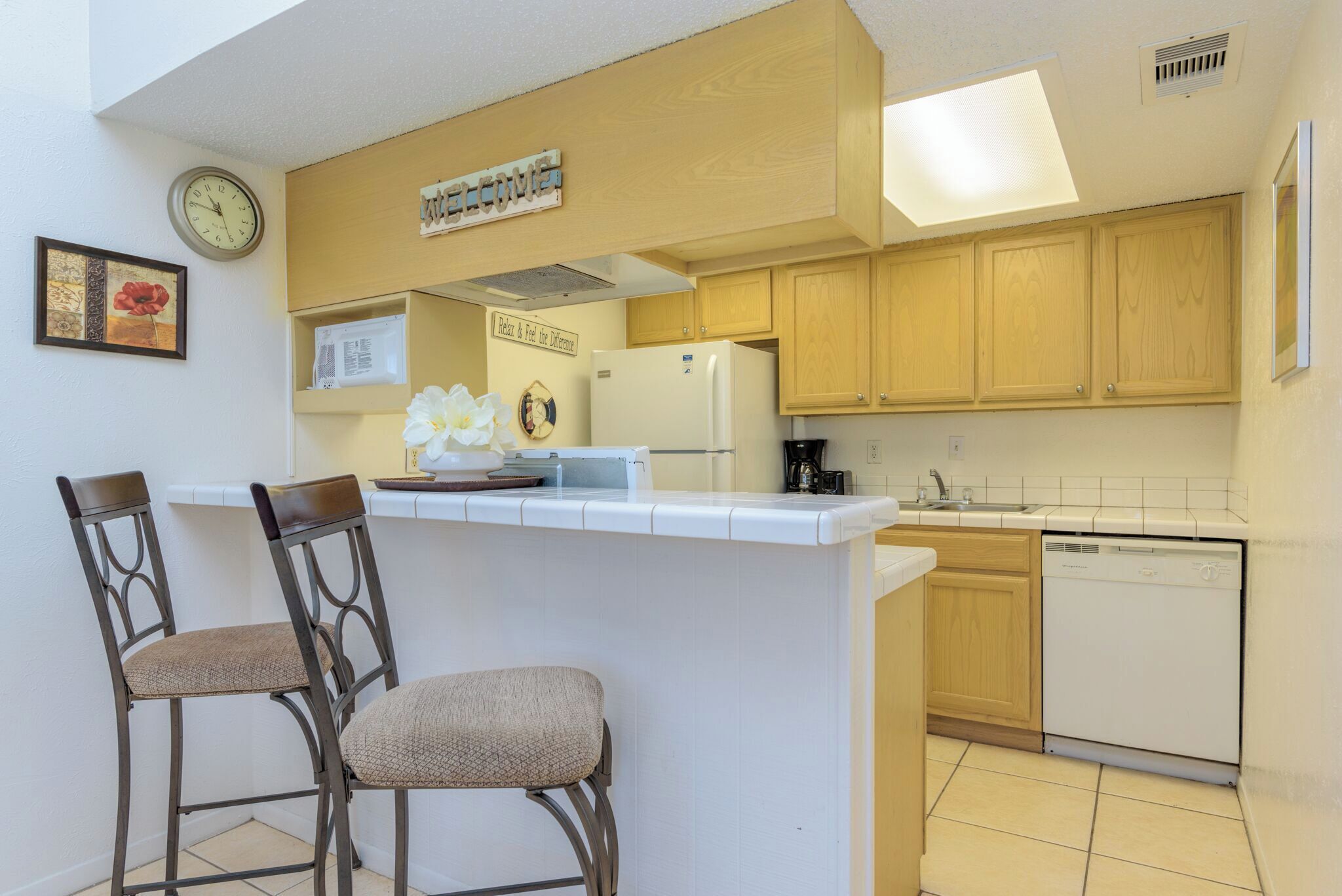 Standaard appartement, 1 kingsize bed met slaapbank, keuken, uitzicht op resort | Privékeuken | Een koelkast met diepvriezer, een microgolfoven, een kookplaat