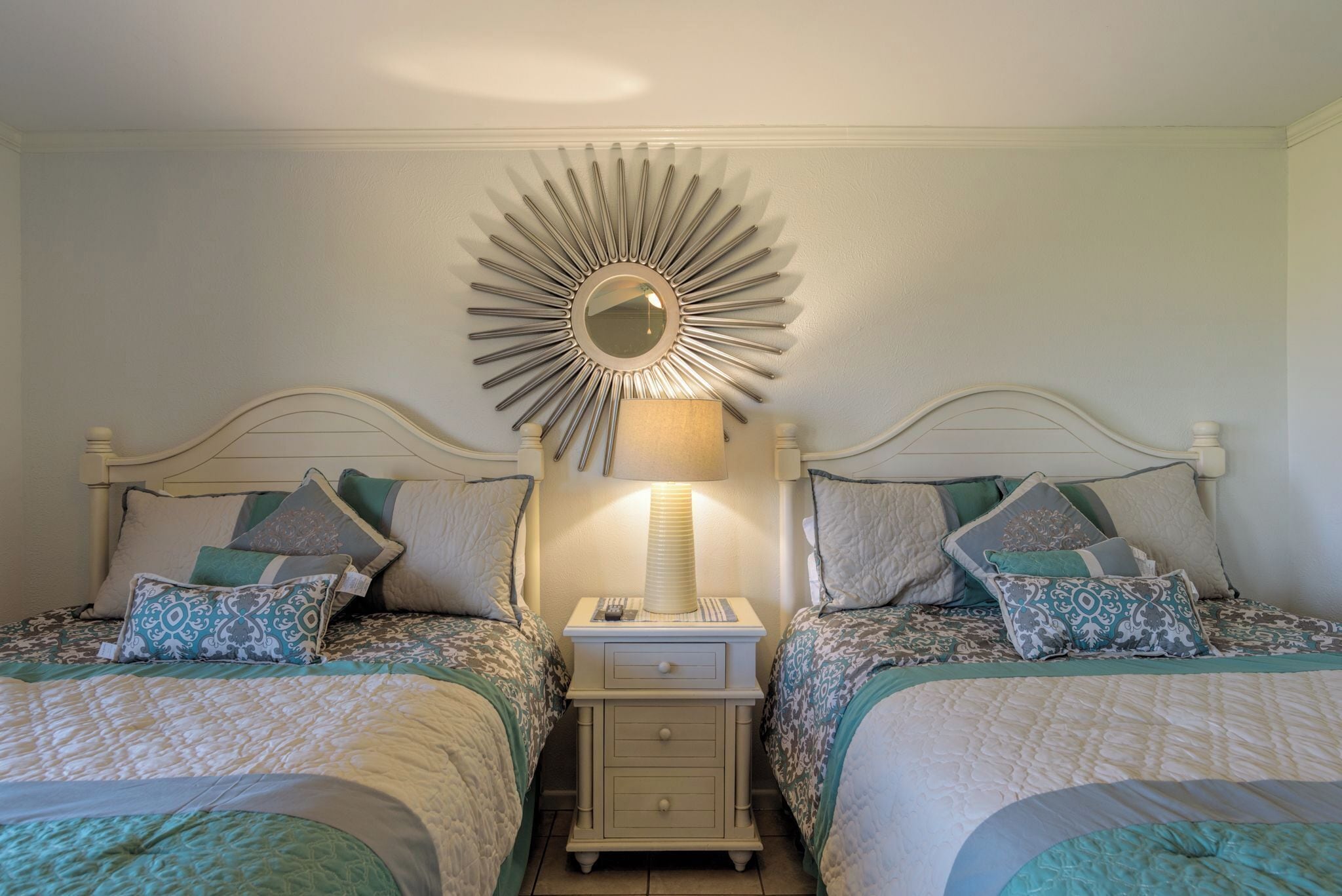 Deluxe appartement, Meerdere bedden, uitzicht op zee, aan het strand | 1 slaapkamer, individueel gedecoreerd, individueel gemeubileerd