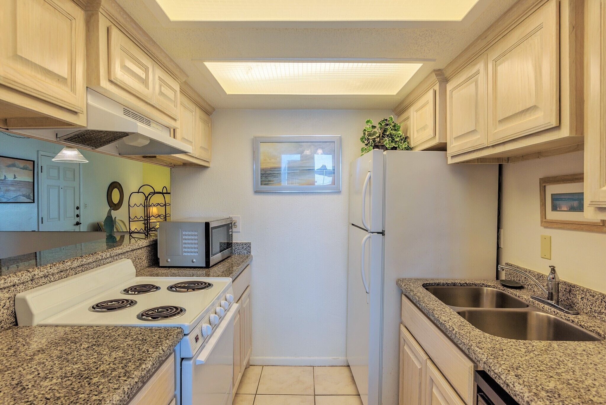 Superior appartement, 1 kingsize bed met slaapbank, balkon, uitzicht op resort | Privékeuken | Een koelkast met diepvriezer, een microgolfoven, een kookplaat