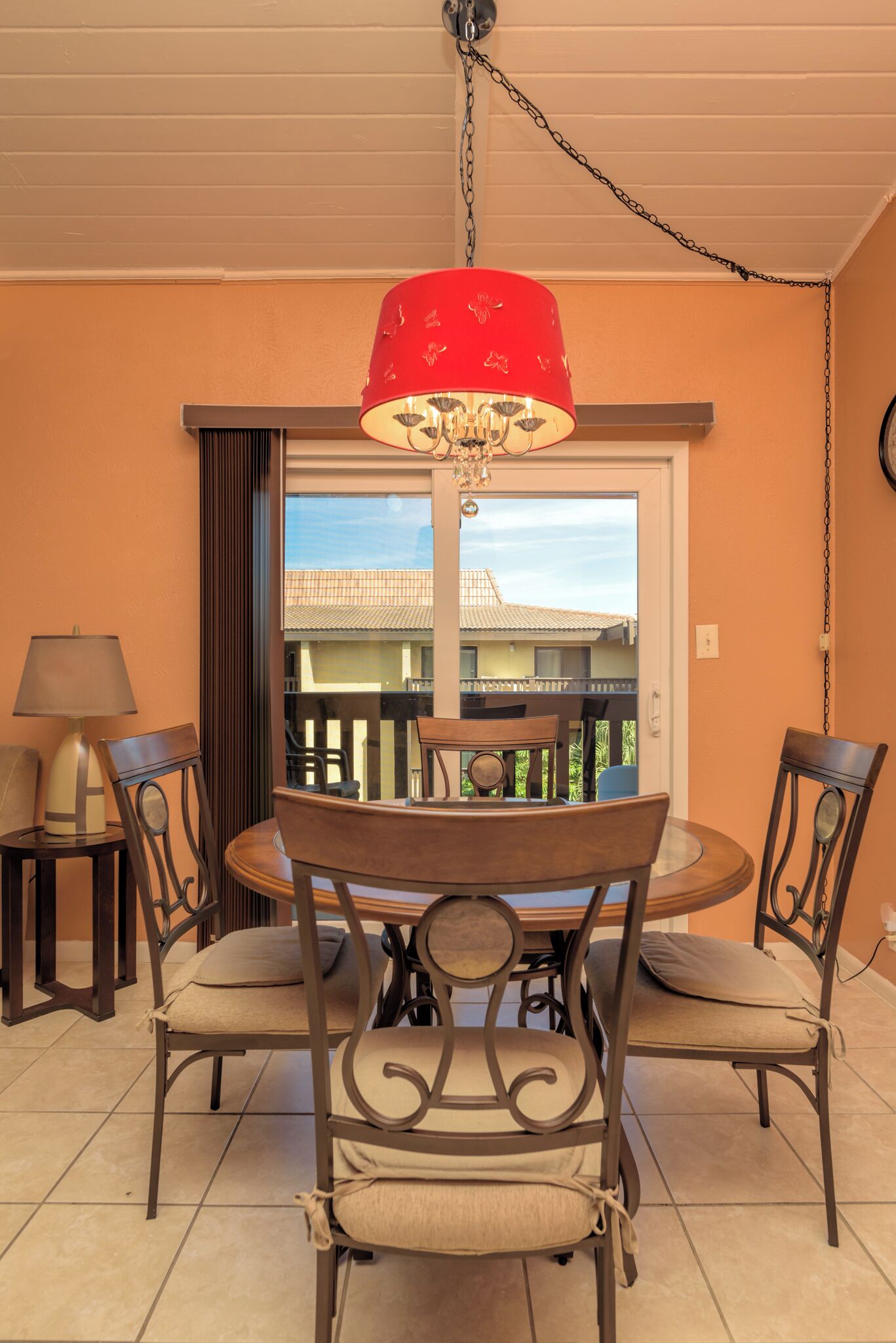 Superior appartement, 1 slaapkamer, uitzicht op zwembad, aan het strand | Privékeuken | Een koelkast met diepvriezer, een microgolfoven, een kookplaat